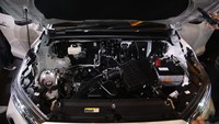 Toyota Kijang Innova Zenix terbaru menggendong mesin TNGA 2.000 cc berkode M20A-FKS Dynamic Force Engine. Mesin berkapasitas 1.987 cc empat silinder dual VVT-i ini menghasilkan tenaga hingga 174 PS pada 6.600 rpm dengan torsi maksimal 204,9 Nm. Kalau dibandingkan pendahulunya, tenaga dan torsi mesin ini lebih besar dari Innova Reborn bensin, sementara dibanding Innova Reborn diesel tenaganya lebih besar tapi torsinya sedikit lebih kecil.