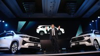 Toyota Kijang Innova Zenix melakoni debut global di Indonesia. Meluncur pertama kali di salah satu hotel di Jakarta, Kijang generasi ketujuh ini mendapatkan pembaruan total baik dari sisi eksterior, interior sampai mesin dan platformnya.
