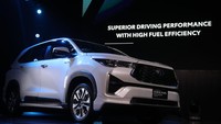 Toyota Kijang Innova Zenix kini menggunakan platform Toyota New Generation Architecture (TNGA). Toyota Kijang generasi ketujuh di Indonesia ini mengadopsi platform TNGA: GA-C dengan struktur monokok. Platform ini menggantikan struktur ladder on frame pada Kijang sebelumnya. Toyota Kijang Innova Zenix juga beralih menggunakan penggerak roda depan (FWD).
