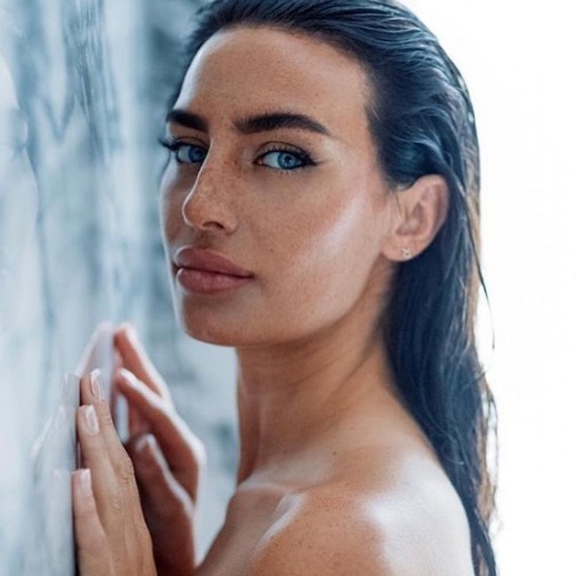 Hubungan Kyle Walker dan Annie Kilner kerap menjadi perbincangan publik. Walker pernah dituduh berselingkuh hingga ikut pesta seks. Meski begitu, Annie disebut sudah memaafkan dan tetap menikahi pesepak bola itu.Foto: Instagram