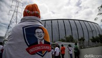 Asep mengatakan warga sudah menunggu penyerahan kunci hunian Kampung Susun Bayam tersebut. Namun kunci hunian itu tak kunjung diberikan kepada warga. 