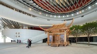 Dibangun dengan tujuan melestarikan dan memamerkan bentuk seni pertunjukan tradisional opera Kanton, Xiqu Center adalah gedung pertunjukan pemenang penghargaan yang menampilkan produksi opera Kanton kelas dunia untuk traveler. (dok. HKTB)