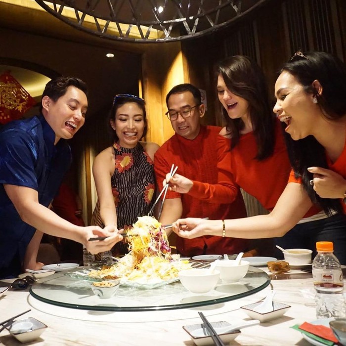 10 Potret Keseruan Ayu Dewi Saat Makan Bareng Geng Menteri Ceria