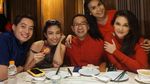 10 Potret Keseruan Ayu Dewi Saat Makan Bareng Geng Menteri Ceria