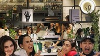  Di Instagram, semuanya kompak selalu memposting momen mereka saat ngopi dan ngeteh bareng di berbagai tempat. Foto: Instagram/YouTube