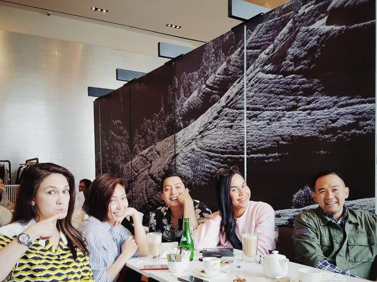 10 Potret Keseruan Ayu Dewi Saat Makan Bareng Geng Menteri Ceria