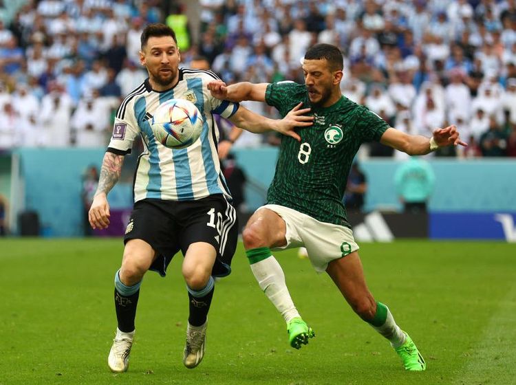 Abdulelah Al Malki Pengawal yang Bikin Messi Tak Berkutik