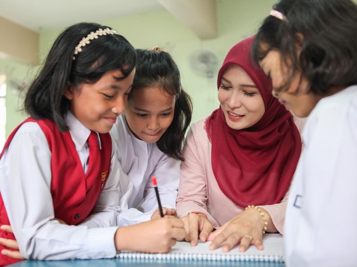 Ada sederet ucapan Hari Guru Nasional 2022 yang cocok dipakai untuk memeriahkan peringatannya tanggal 25 November 2022. Simak 20 ucapan Hari Guru Nasional 2022.