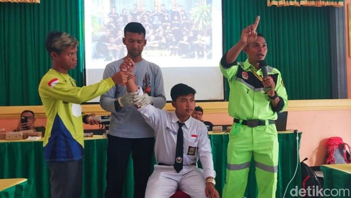 Agenda Indonesian Fire & Rescue Challenge Goes to School (IFRC Goes to School) digelar di SMAN 1 Giri, Banyuwangi