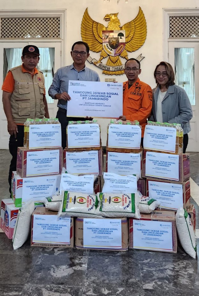 Bantuan Tanggap Darurat Bencana Gempa Cianjur Bantuan untuk korban bencana gempa bumi di Cianjur Jawa Barat terus berdatangan. Kali ini giliran Jamkrindo yang menyalurkan bantuan tersebut.