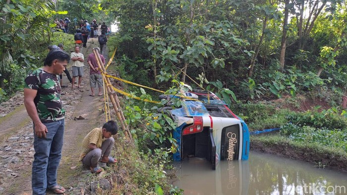 Bus yang mengalami kecelakaan di Gunung Pegat Wonogiri masih belum dievakuasi, Selasa (22/11/2022).