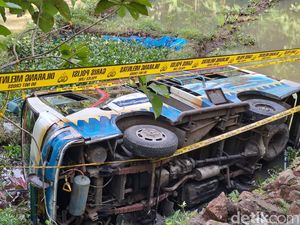 Bus Pariwisata Seharusnya Dilarang Lewat Jalan Ekstrem, Setuju?