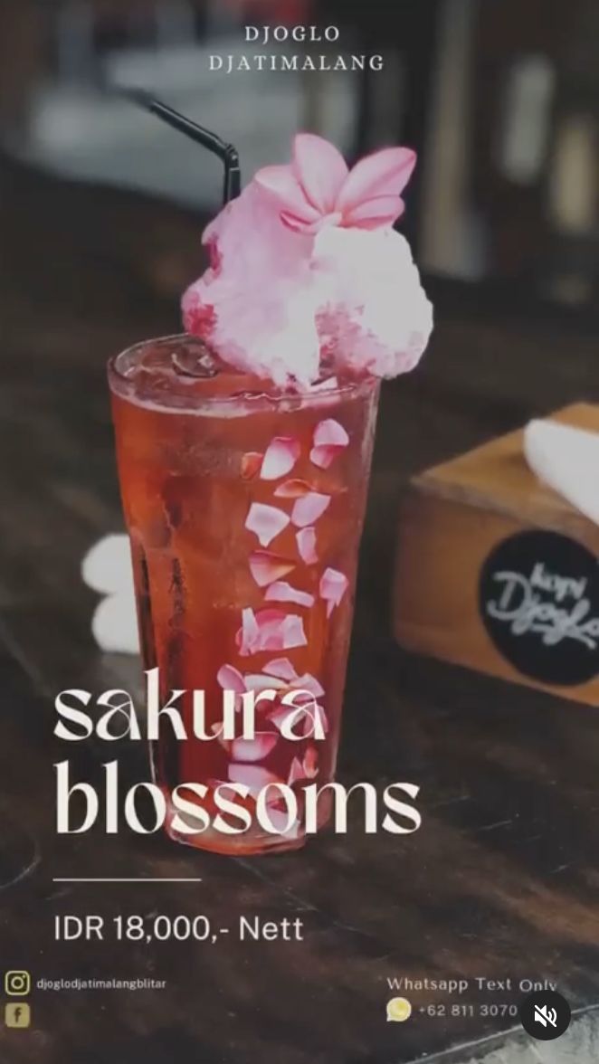 Cantiknya Sakura Blossom! Paduan Air Kelapa dan Sirup Bunga yang Segar