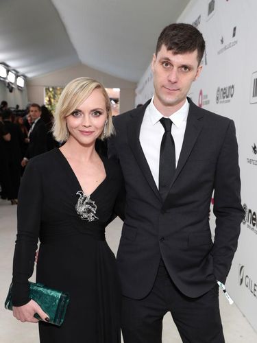 Christina Ricci dan James Heerdegen saat menghadiri acara Elton John AIDS Foundation Academy Awards Viewing Party di West Hollywood, California, pada 24 Februari 2019.