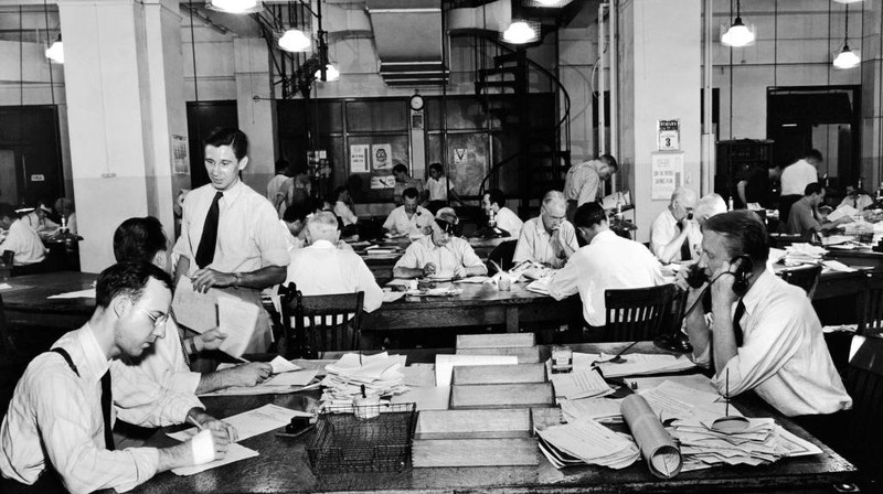 Pemandangan ruang berita New York Times, New York, September 1942.