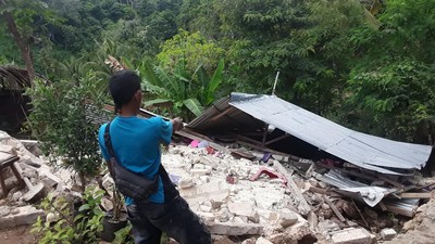 Penampakan Rumah Warga Rata dengan Tanah Dampak Gempa M 5,5 Kupang