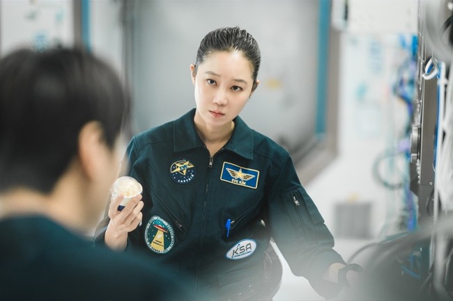 Drama yang dibintangi Lee Min Ho dan Gong Hyo Jin itu mengikuti pertemuan seorang astronot dan turis di stasiun luar angkasa yang saling jatuh cinta. Foto: dok. Key East