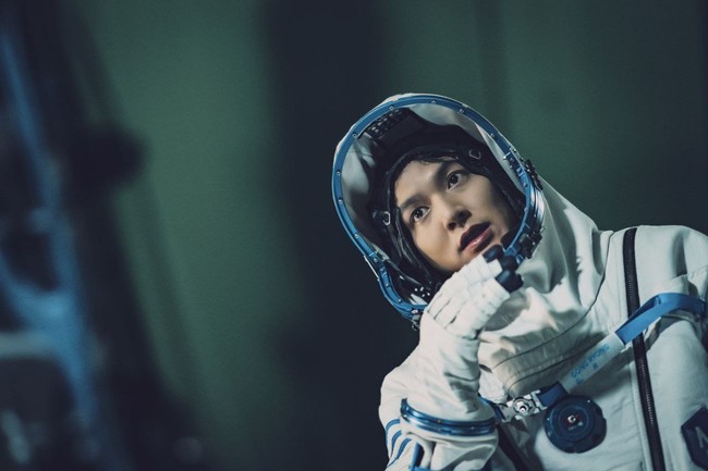 Lee Min Ho berperan sebagai Gong Ryong, dokter kandungan yang mendaftarkan diri jadi turis luar angkasa. Foto: dok. Key East