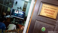 Jaksa menyebut Ahyudin bersama-sama Ibnu Khajar dan Hariyana telah menggunakan dana Boeing Community Investment Fund (BCIF) sebesar Rp 117,9 miliar di luar peruntukannya.  