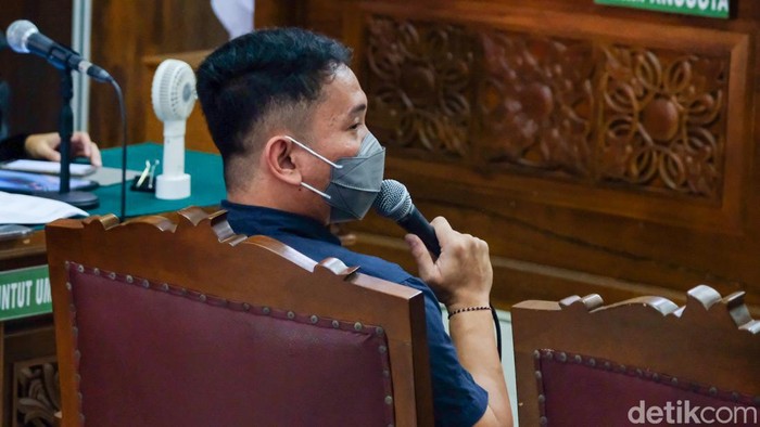 Eks Presiden ACT Ahyudin Jalani Sidang Lanjutan, Pemeriksaan Saksi Eks Presiden ACT, Ahyudin menjalani sidang lanjutan kasus penggelapan dana ahli waris korban kecelakaan Lion Air 610. Sidang memasuki agenda pemeriksaan saksi.