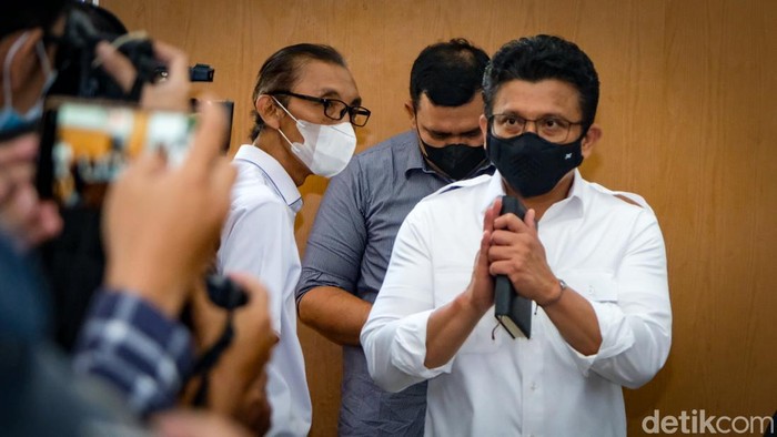 Ferdy Sambo Jalani Sidang Lanjutan, Putri Hadir Virtual Gegara COVID-19 Ferdy Sambo menjalani sidang kasus pembunuhan berencana terhadap Brigadir J. Sedangkan istrinya, Putri Candrawathi hadir virtual karena positif COVID-19, Selasa, 22/11/2022.