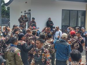 Aksi Unjuk Rasa Warnai Sidang Perdana Kasus Pembunuhan Letkol Mubin