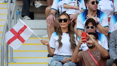Foto: Gaya WAGs Inggris Dukung Pacar dan Suami di Piala Dunia 2022 Qatar