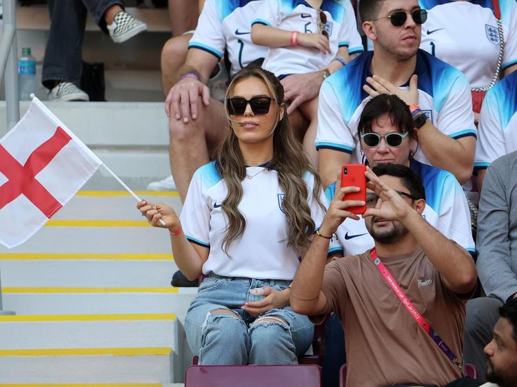 Foto: Gaya WAGs Inggris Dukung Pacar dan Suami di Piala Dunia 2022 Qatar