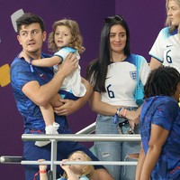 Fern Hawkins setia mendampingi sang suami, Harry Maguire, di Piala Dunia 2022 Qatar. (Foto: Getty Images/Jean Catuffe)