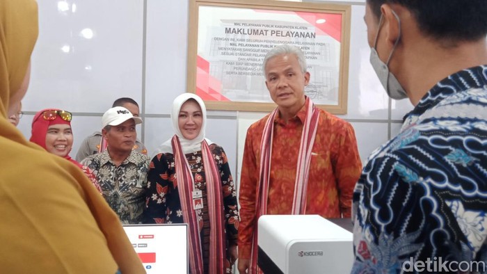 Gubernur Jawa Tengah Ganjar Pranowo saat mengecek Mal Pelayanan Publik di Klaten, Selasa (22/11/2022).