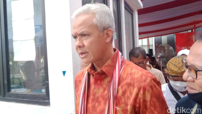 Gubernur Jawa Tengah Ganjar Pranowo saat mengecek Mal Pelayanan Publik di Klaten, Selasa (22/11/2022).