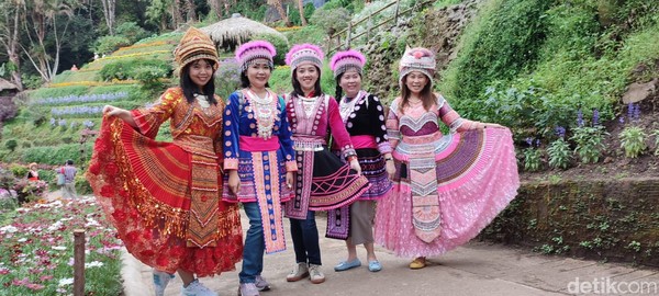 Hmong Doi Pui Village Hill Tribe adalah suku Thailand yang berasimilasi dengan warga Yunnan, China. Hmong Doi Pui Village Hill Tribe adalah suku Thailand yang berasimilasi dengan warga Yunnan, China.Â