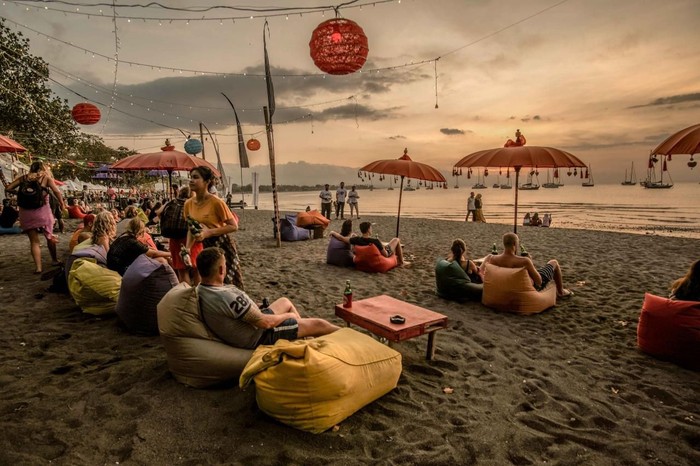 Ilustrasi wisatawan di Bali. Bali diprediksi akan ramai dengan wisatawan sampai akhir tahun.