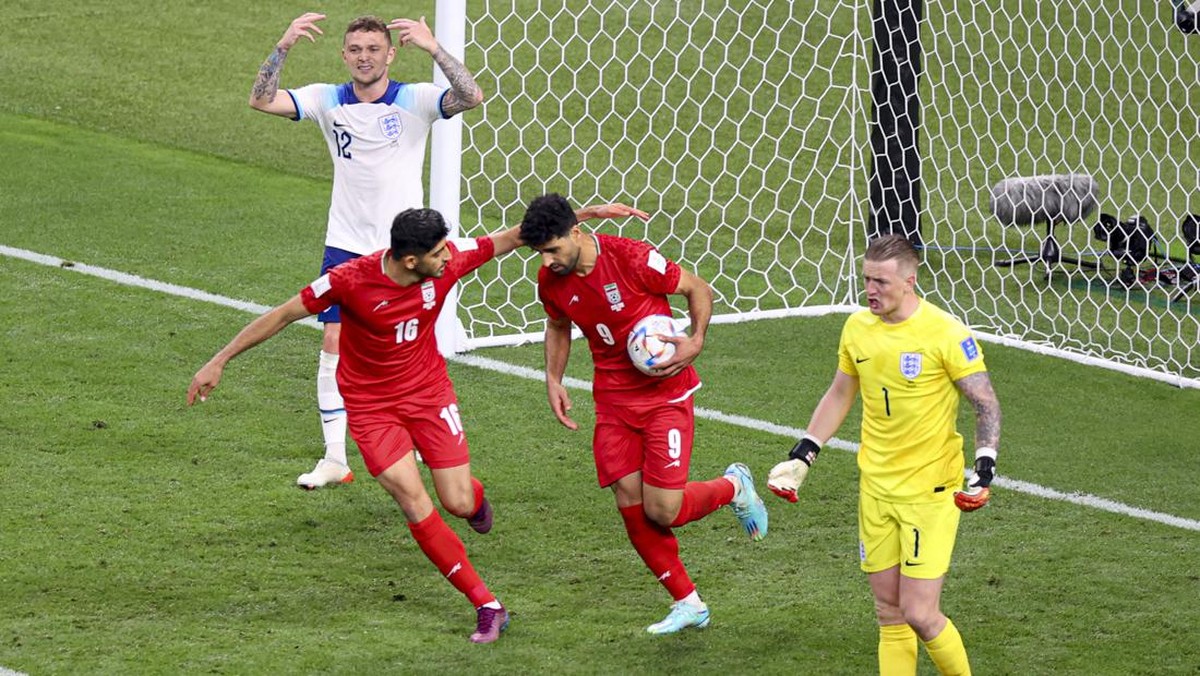 Gareth Southgate kesal karena Inggris kemasukan dua gol lawan Iran. (Foto: Anadolu Agency via Getty Images/Anadolu Agency)