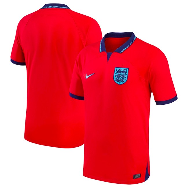 6. InggrisJersey timnas Inggris kali ini hadir dengan nuansa 90an. Dibanding yang lainnya, seragam Inggris bisa dibilang lebih mencolok karena warnanya merah. Jersey varian away (tandang) yang diproduksi Nike berikut terlihat klasik tapi mudah dikenali dengan kombinasi warna merah dan birunya. Foto: Internet