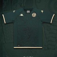 2. TunisiaTunisia memilih warna hijau yang tak hanya elegan tapi punya makna. Dikatakan jika nuansa hijau zaitun terinspirasi dari industri minyak zaitun di negara mereka. Diproduksi Kappa, seragam bola Tunisia juga dihiasi motif yang menyimbolkan kemenangan, kekuatan, ketahanan, dan ketegasan.Foto: Internet