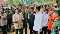 Jokowi menyebutkan gempa di Cianjur merupakan fenomena 20 tahunan. Atas hal itu, Jokowi meminta pembangunan rumah yang terdampak gempa harus memenuhi standar bangunan antigempa.