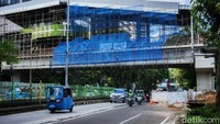Moda tersebut juga akan terhubung dengan koridor bus TransJakarta dan jalur MRT.