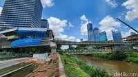 JPM melintang di atas Sungai Banjir Kanal Barat (BKB). 