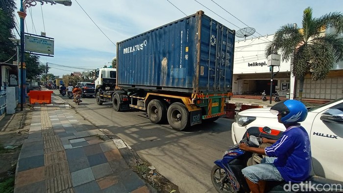 Kemacetan di jalur Pantura Juwana, Pati, Foto diambil Selasa (22/11/2022) pukul 09.00 WIB.