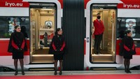 Operator kereta api kecepatan tinggi swasta Iryo, yang 45 persen sahamnya dimiliki oleh Trenitalia Italia, melakukan sebuah perjalanan perdana simbolis di Spanyol. Pierre-Philippe Marcou/AFP/Getty Images  