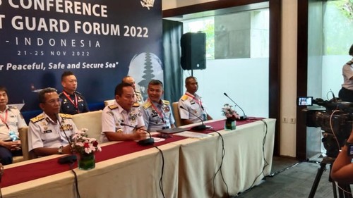 Kepala Bakamla, Laksdya TNI Aan Kurnia, saat konferensi pers di Pullman Legian Bali Beach Hotel, Selasa (21/11/2022). Foto: Nuranda Indrajaya