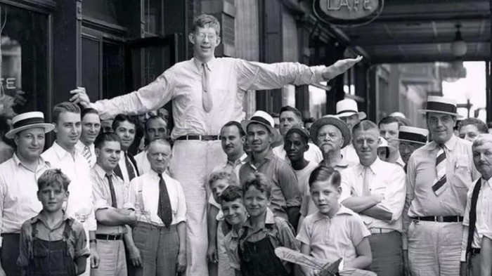 Kisah Tragis Kematian Pria Tertinggi Dunia di Usia 22 Tahun