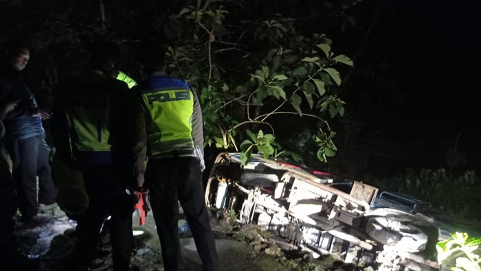 Kondisi minibus yang kecelakaan di Bumiharjio, Nguntoronadi, Wonogiri, Senin (21/11/2022.