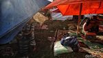 Potret Tenda yang Dibangun Seadanya di Kampung Lugewang Cianjur
