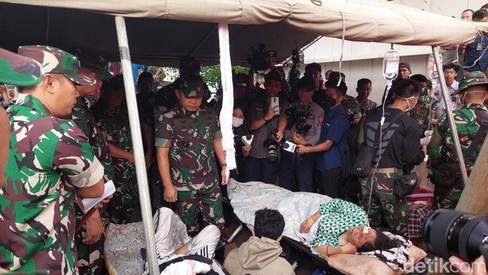 KSAD Dudung meninjau korban terdampak gempa Cianjur