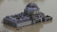 Masjid paling bersejarah di Albania ini termasuk salah satu bangunan yang terdampak banjir. (AP Photo/Franc Zhurda)  
