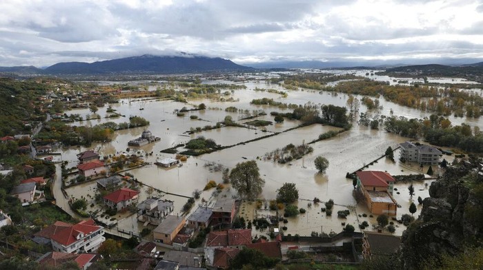 Masjid Bersejarah di Albania Terendam Banjir A general view of a flooded area near Shkoder town, northwestern Albania, Monday, Nov. 21, 2022. Authorities say torrential rain over 48 hours in the Western Balkans have claimed at least six lives and flooded agricultural land and homes with Albania's districts of Shkoder and Lezhe being the most impacted areas. (AP Photo/Franc Zhurda)