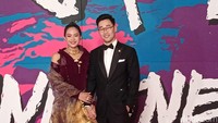 Untuk pertama kalinya, Jesse Choi menemani Maudy Ayunda tampil di depan kamera. Foto: Maudy Ayunda dan Jesse Choi di karpet merah FFI 2022. (Dok. Muhammad Ahsan/detikcom)