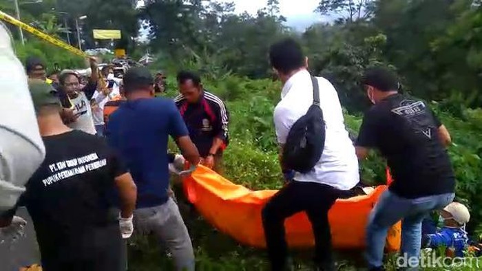 mayat terbungkus tikar mojokerto